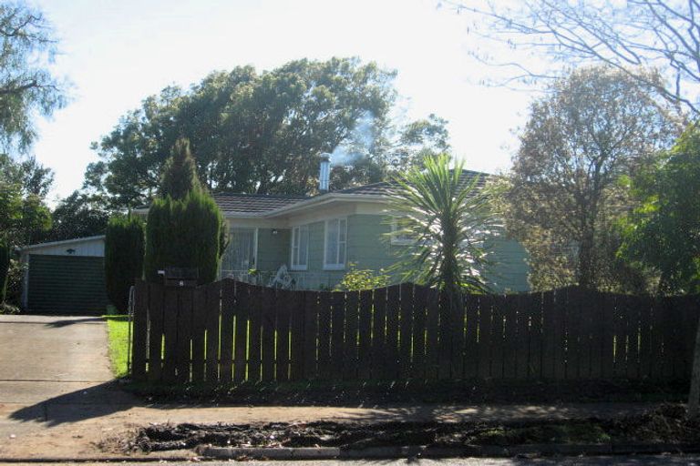 Photo of property in 8 Ronald Place, Manurewa, Auckland, 2102