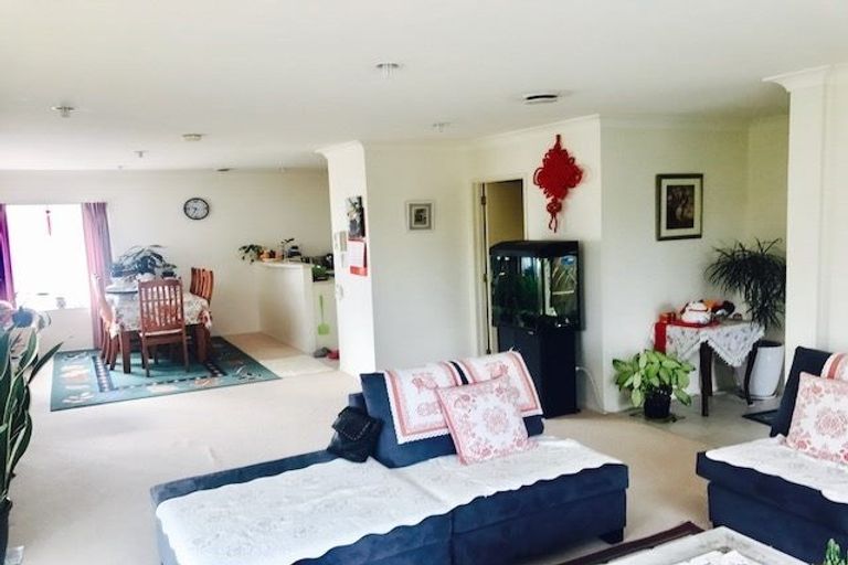 Photo of property in 15 Hillwell Drive, Henderson, Auckland, 0612