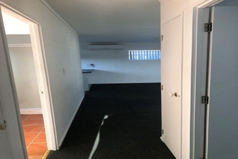 Photo of property in 8 Dennis Road, Papatoetoe, Auckland, 2025