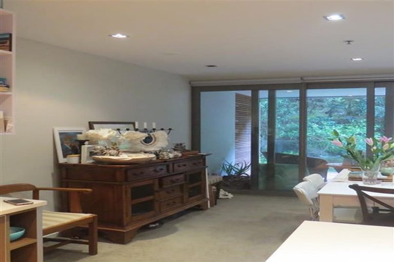 Photo of property in Patent 326 Apartments, 204s/326 Evans Bay Parade, Hataitai, Wellington, 6021