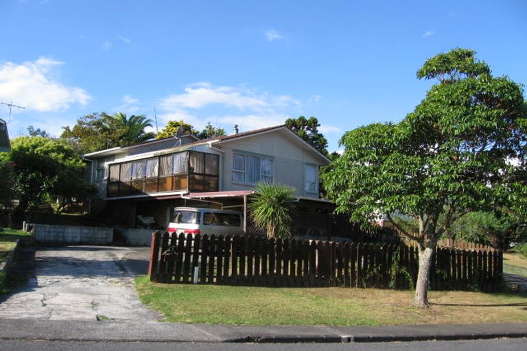 Photo of property in 69 Lantana Road, Green Bay, Auckland, 0604