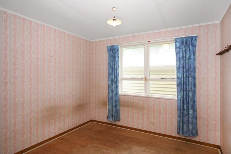 Photo of property in 44 Endeavour Street, Marfell, New Plymouth, 4310