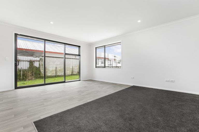 Photo of property in 17 Coolen Place, Tuakau, 2121