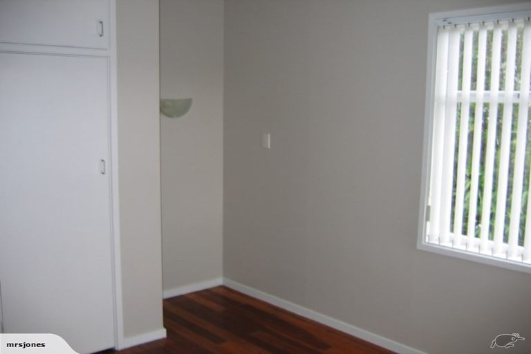 Photo of property in 65 Raleigh Road, Northcote, Auckland, 0627