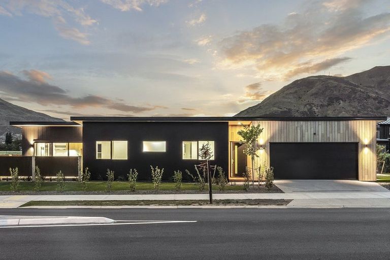 Photo of property in 26 Deans Drive, Wanaka, 9382