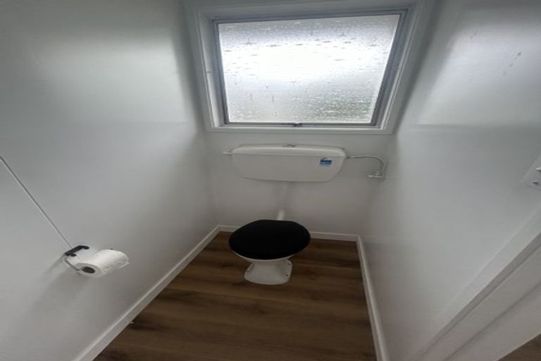 Photo of property in 17 Calvert Road, Moturoa, New Plymouth, 4310