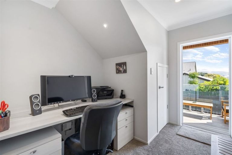 Photo of property in 2/9 Folkestone Street, Murrays Bay, Auckland, 0630