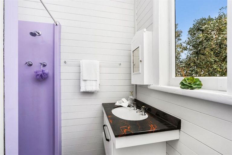 Photo of property in 74 George Street, Hikurangi, 0114