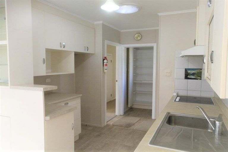 Photo of property in 18 Ramillies Place, Glenfield, Auckland, 0629