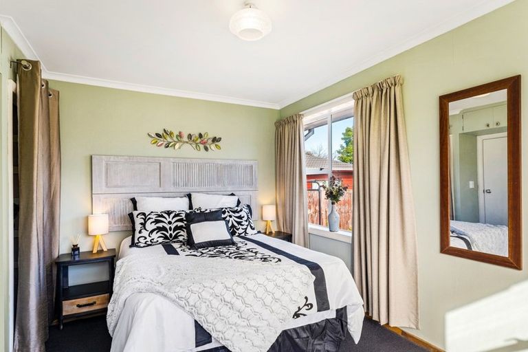 Photo of property in 3 Hikurangi Street, Te Atatu Peninsula, Auckland, 0610
