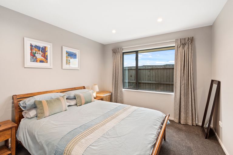 Photo of property in 17 Gosling Crescent, Halswell, Christchurch, 8025