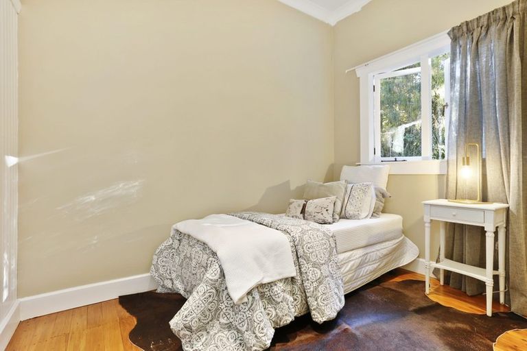 Photo of property in 783 Scenic Drive, Henderson Valley, Auckland, 0612