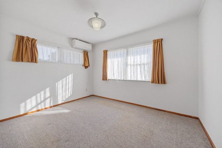 Photo of property in 84 Barrys Road, Glendene, Auckland, 0602
