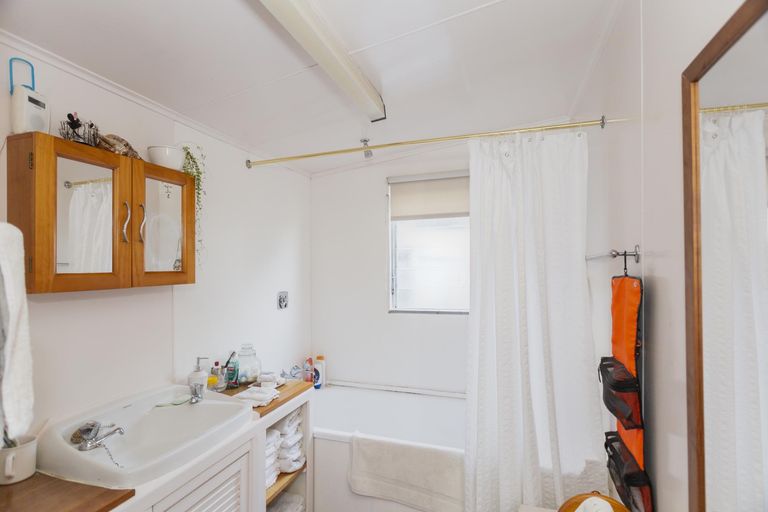 Photo of property in 6 Tamar Street, South Hill, Oamaru, 9400