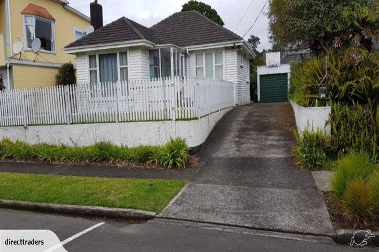 Photo of property in 22 Pendarves Street, New Plymouth, 4310