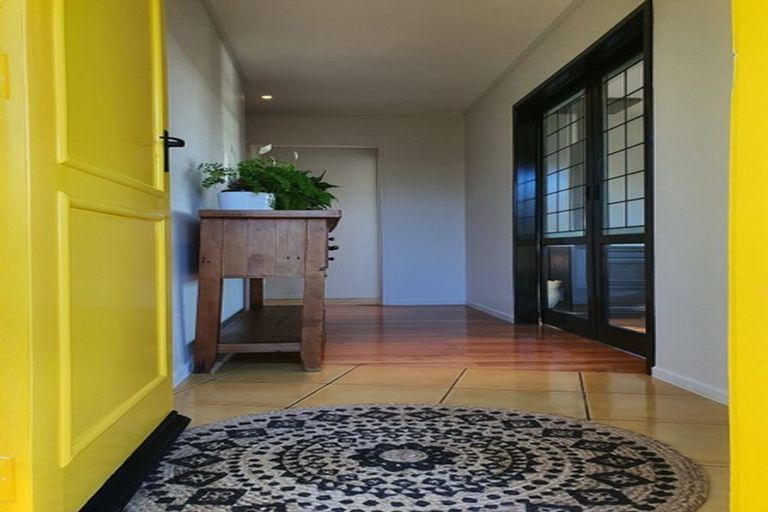 Photo of property in 8 Toporoa View, Ascot Park, Porirua, 5024