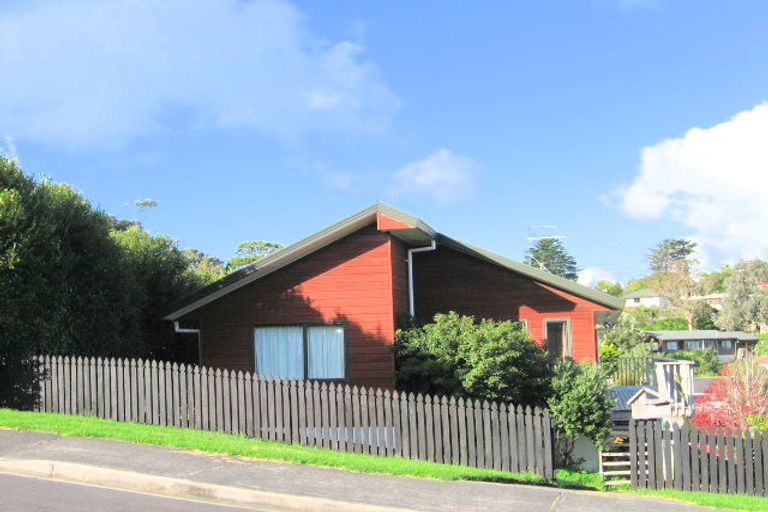 Photo of property in 4 Springtide Place, Red Beach, 0932