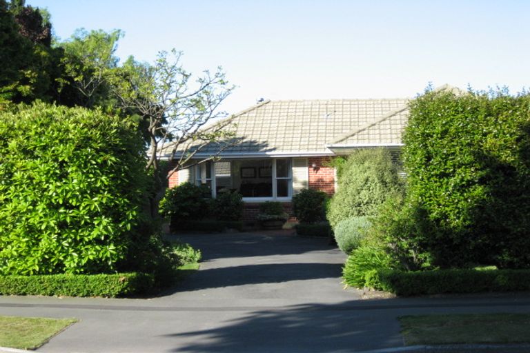 Photo of property in 392 Memorial Avenue, Burnside, Christchurch, 8053