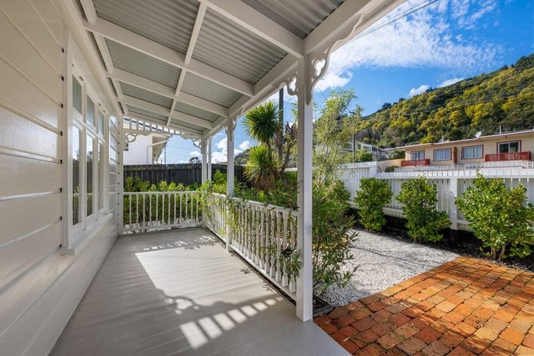 Photo of property in 95b Waikawa Road, Picton, 7220