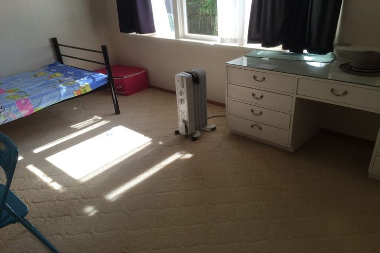 Photo of property in 17 Greenhill Crescent, Pakuranga, Auckland, 2010