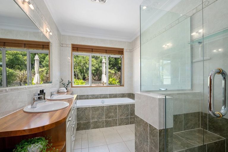 Photo of property in 109 Warman Road, Okura, Auckland, 0792