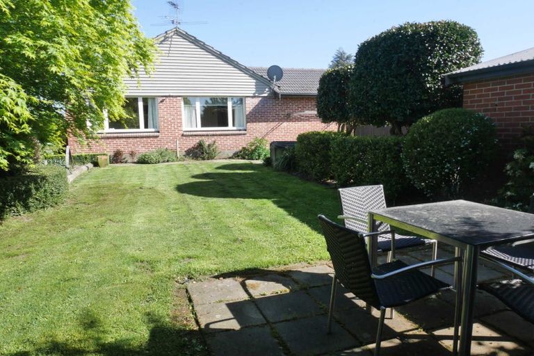 Photo of property in 28 Manor Place, Bryndwr, Christchurch, 8053