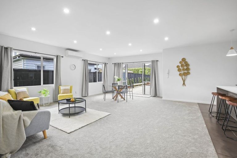 Photo of property in 108 Simpson Road, Henderson Valley, Auckland, 0614