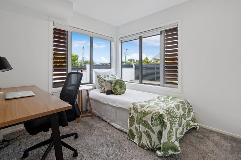 Photo of property in 1/18 Ridge Road, Waiake, Auckland, 0630