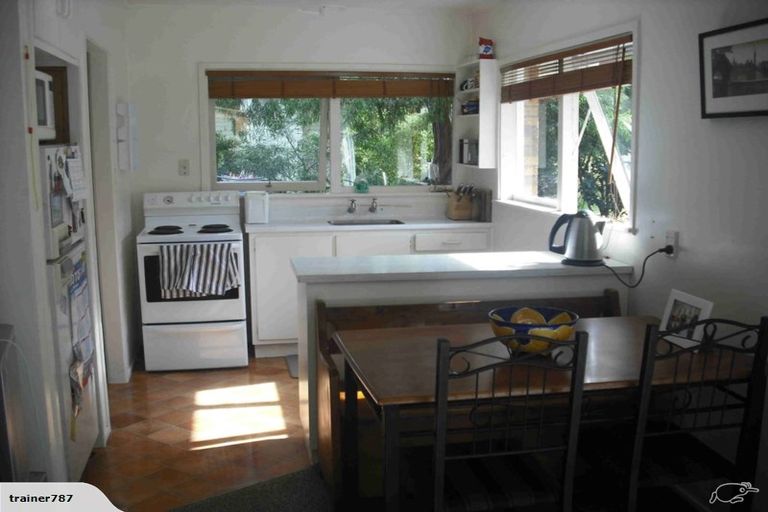 Photo of property in 2/30 Diana Drive, Glenfield, Auckland, 0627