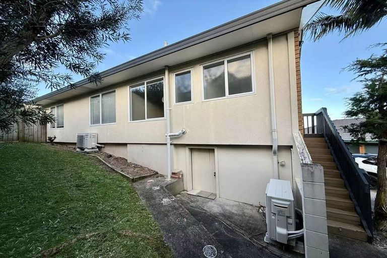 Photo of property in 13 Van Dyke Place, West Harbour, Auckland, 0618