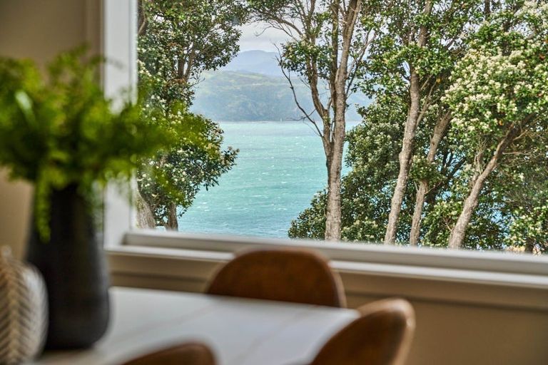 Photo of property in 134 Nevay Road, Karaka Bays, Wellington, 6022