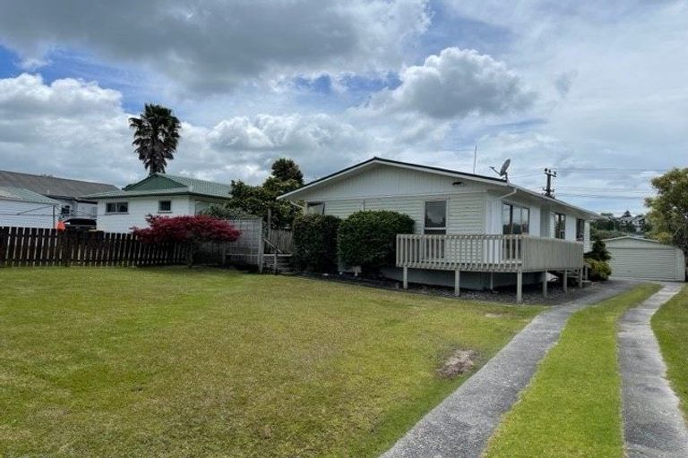 Photo of property in 20 Vina Place, Massey, Auckland, 0614