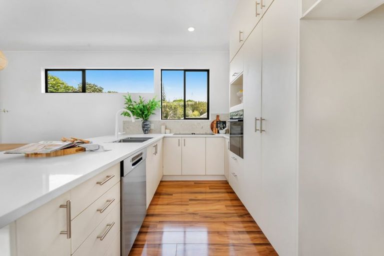 Photo of property in 1/410 Glenfield Road, Glenfield, Auckland, 0629