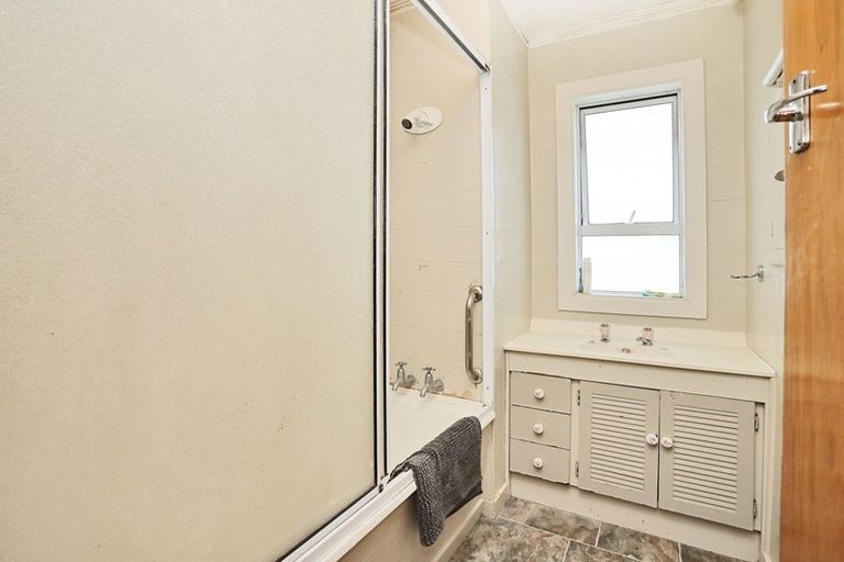 Photo of property in 66 Bullar Street, Grasmere, Invercargill, 9810