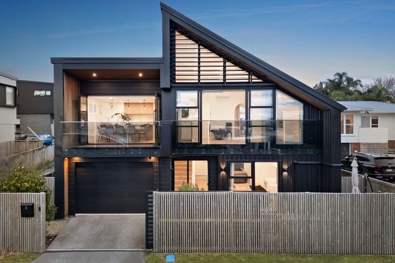 Photo of property in 33 Renata Crescent, Te Atatu Peninsula, Auckland, 0610
