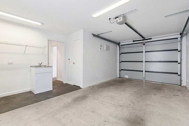 Photo of property in 11a Pinkerton Grove, Newlands, Wellington, 6037