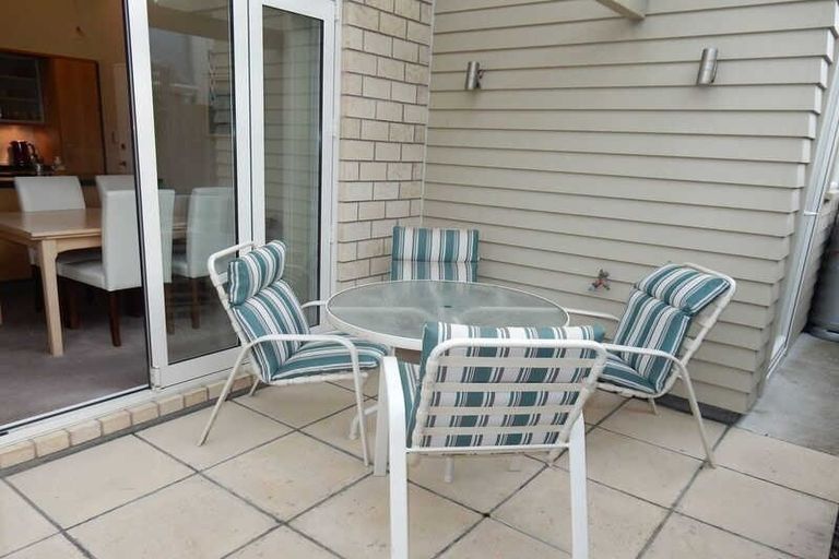 Photo of property in 2/43 Main Road, Redcliffs, Christchurch, 8081