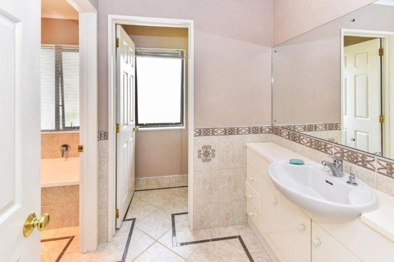 Photo of property in 7 Crannich Place, Wattle Downs, Auckland, 2103