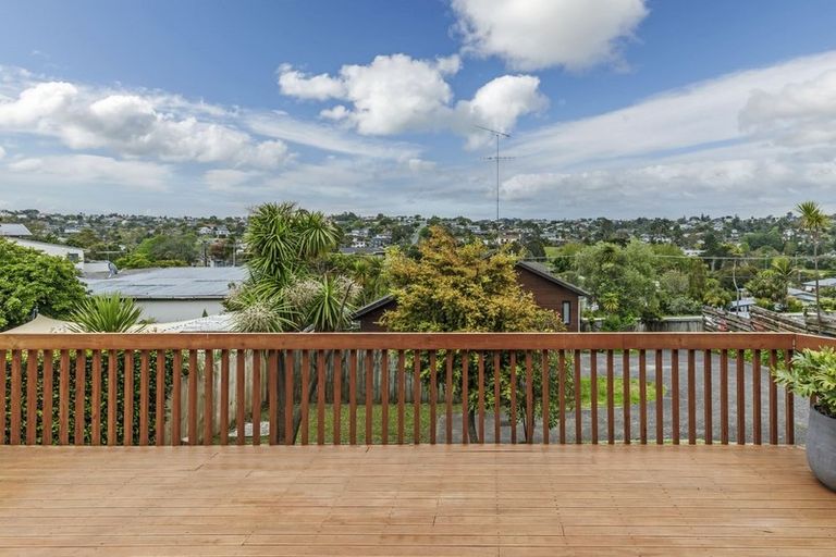 Photo of property in 2/56 Glencoe Road, Browns Bay, Auckland, 0630