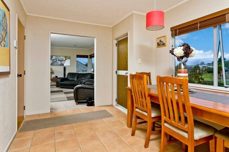 Photo of property in 4 Tetrarch Place, Totara Vale, Auckland, 0629