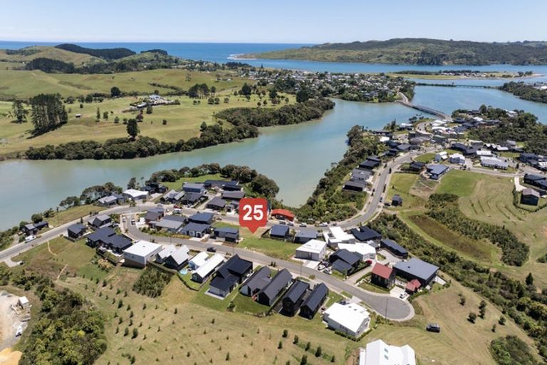 Photo of property in 25 Omahina Street, Raglan, 3225