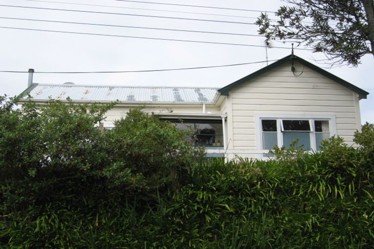 Photo of property in 10 Pendarves Street, New Plymouth, 4310
