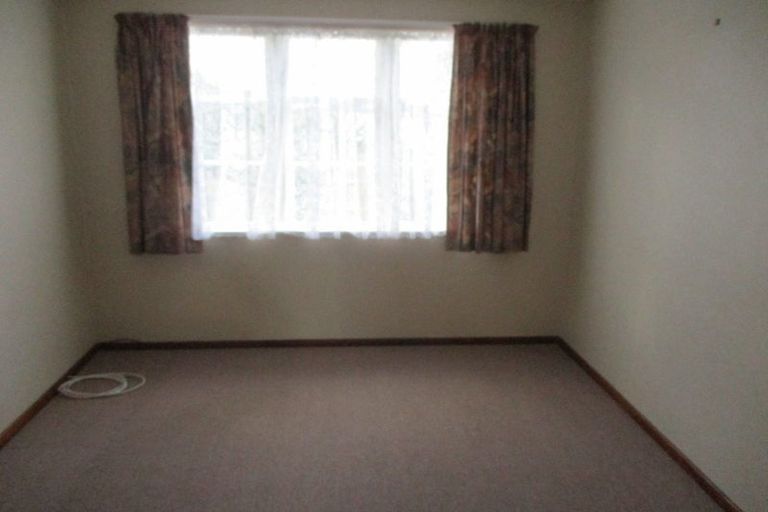 Photo of property in 19 Queenwood Road, Levin, 5510