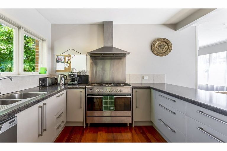 Photo of property in 52 Sylvan Crescent, Te Atatu South, Auckland, 0610