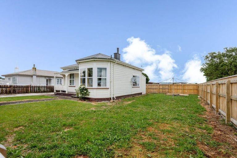 Photo of property in 15 Cole Street, Dannevirke, 4930