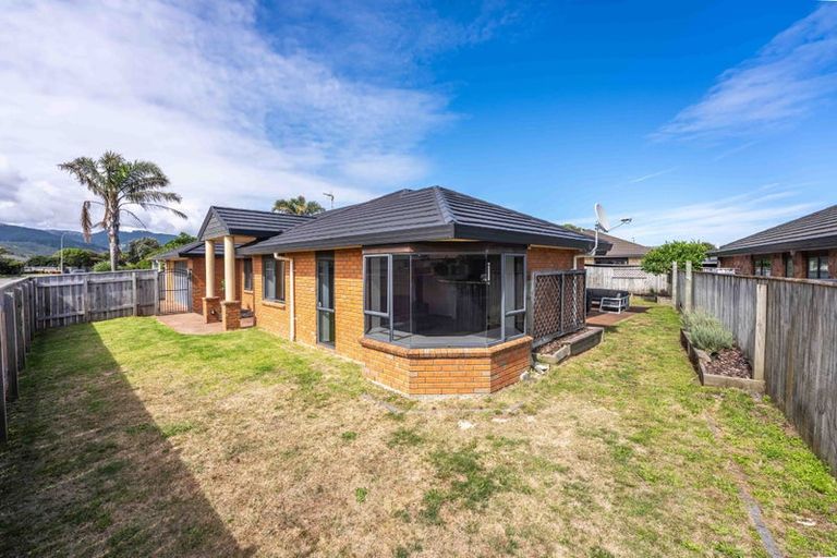 Photo of property in 96 Guildford Drive, Paraparaumu Beach, Paraparaumu, 5032