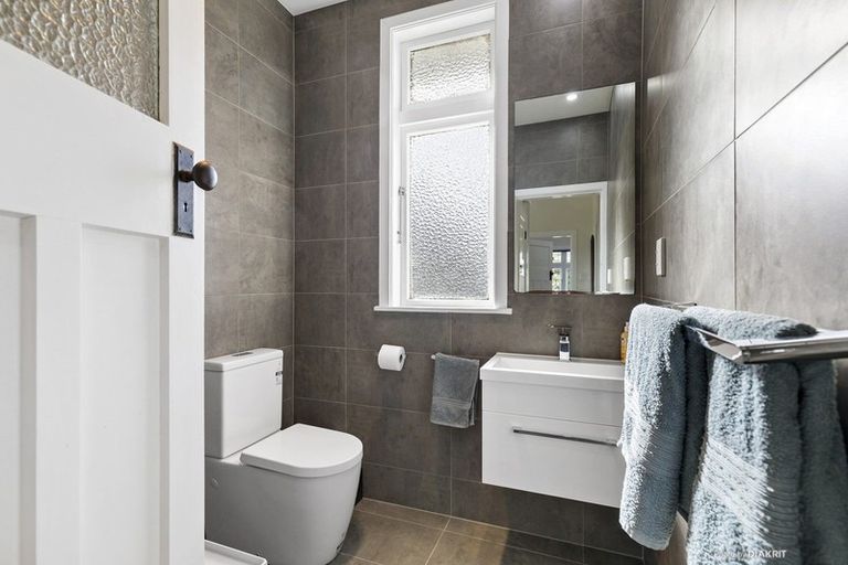 Photo of property in 59 Houghton Bay Road, Houghton Bay, Wellington, 6023