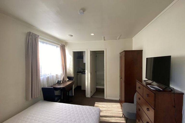 Photo of property in 8d Schnapper Rock Road, Schnapper Rock, Auckland, 0632