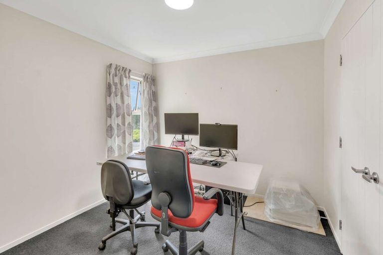 Photo of property in 12 Ruru Place, Levin, 5510