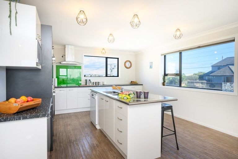 Photo of property in 17 Marine Parade South, Foxton Beach, Foxton, 4815